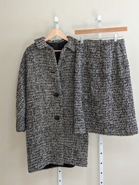 1960s Round Tower Donegal Handwoven Tweed Skirt Suit set size 4 Ireland
